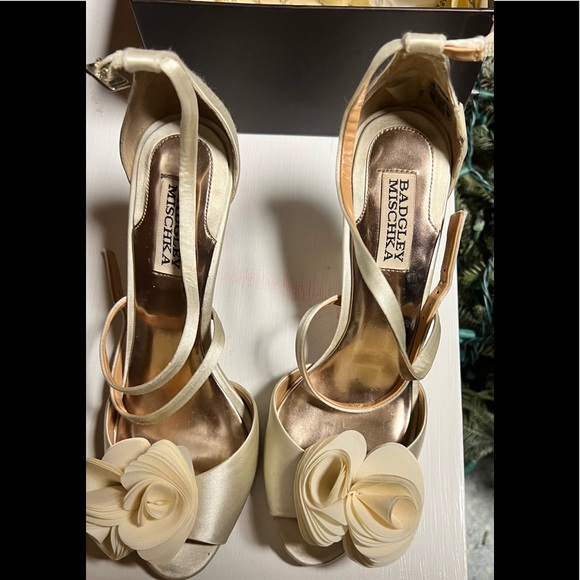 Badgely Mishka ivory floral wedding shoes - Picture 2 of 3